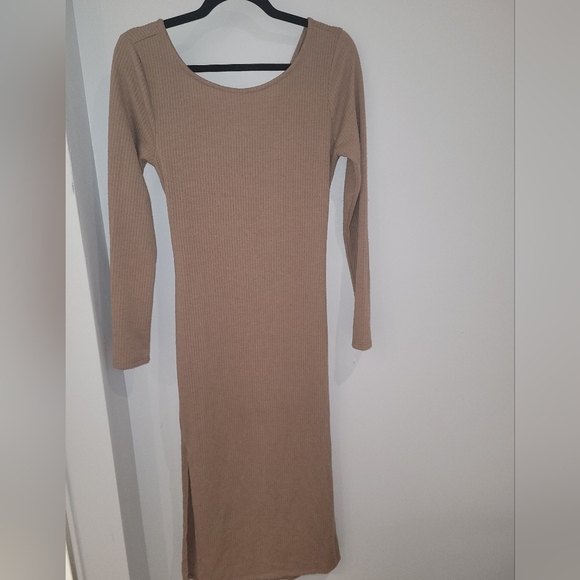 NWT-Cut out ribbed midi dress with side slit - Picture 3 of 3